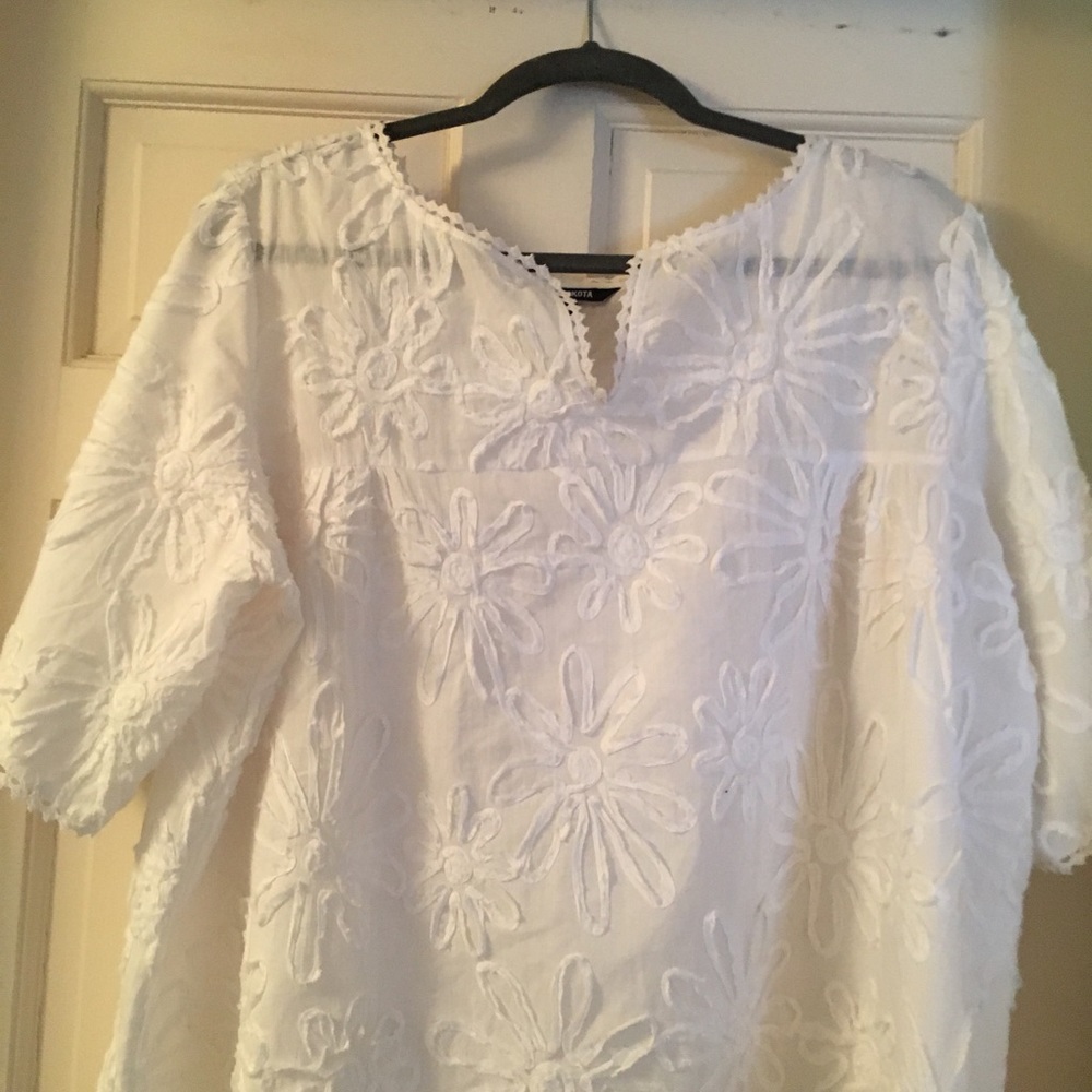 BB Dakota white summer top